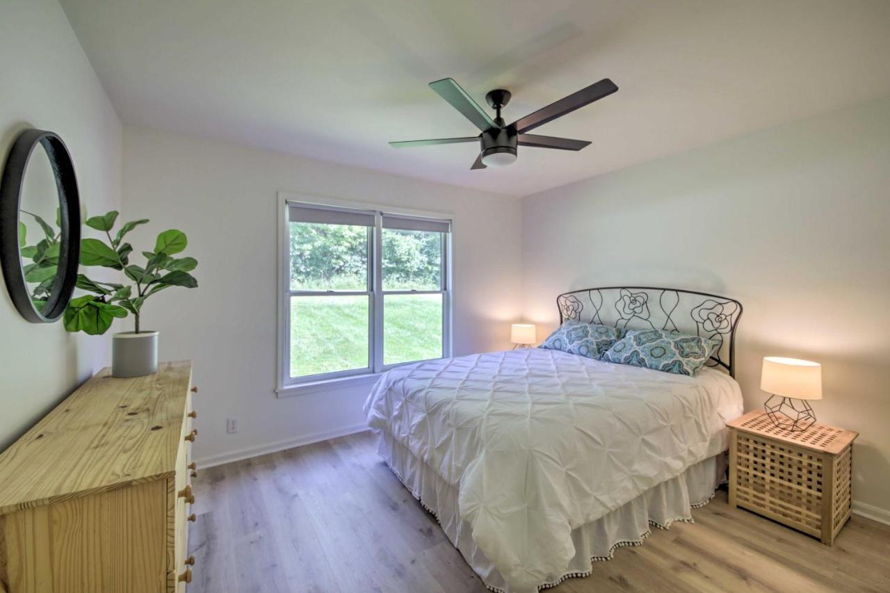 Modern Eckerty Home With Deck On Patoka Lake! Taswell 외부 사진