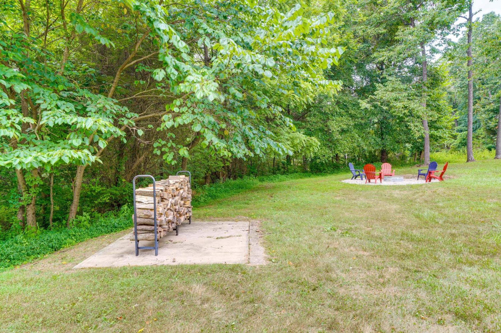 Modern Eckerty Home With Deck On Patoka Lake! Taswell 외부 사진